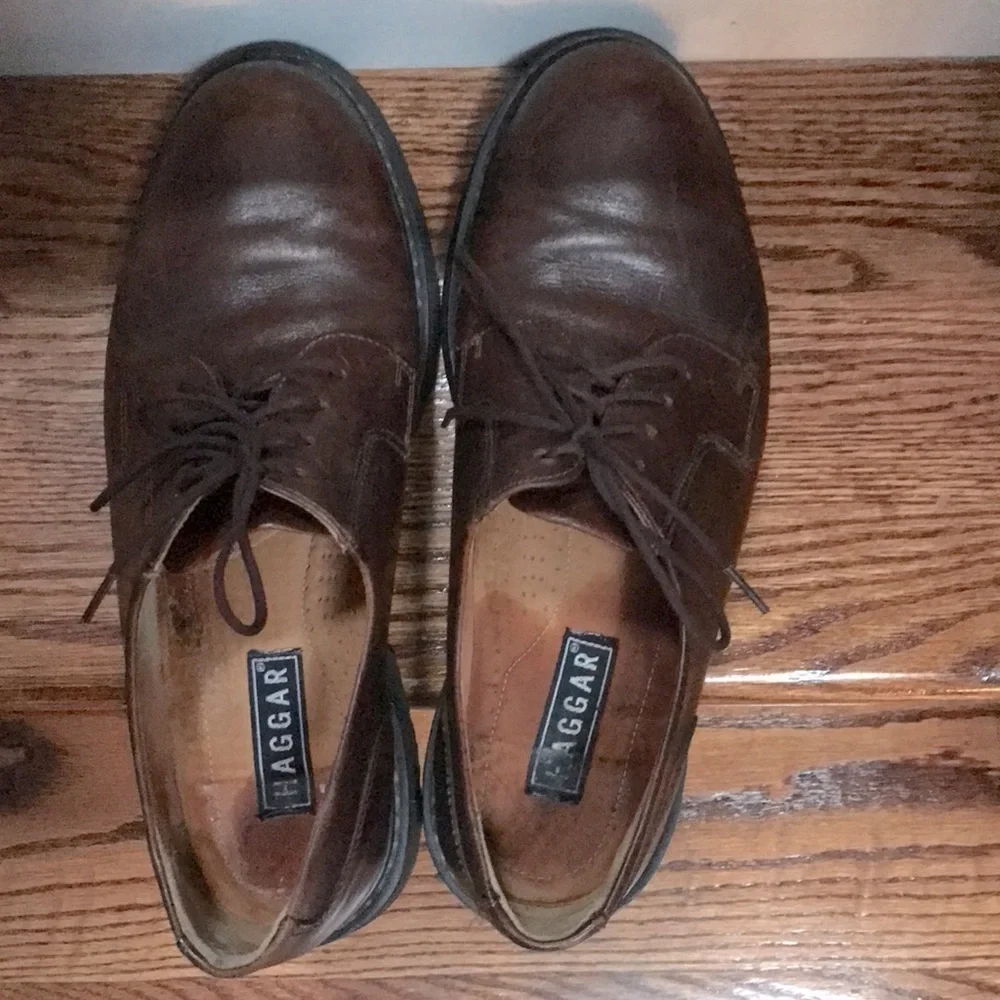 haggar mens brown leather Oxford shoe with rubber soles good used condition